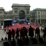 Oki in Piazza Duomo a Milano - Babbi Natale
