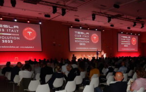 Sala plenaria a Tesla Revolution 2022