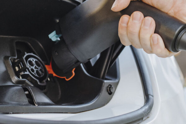 Gli EV connessi fanno risparmiare alle aziende oltre 3.500 euro all’anno per veicolo